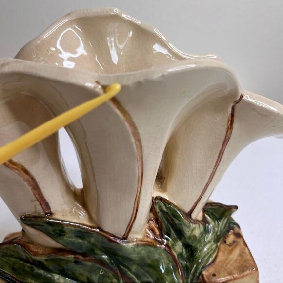 Vintage McCoy USA Triple Lily Vase 1950s Mid Century 7 Inch Tall Planter Beige - Picture 11 of 14